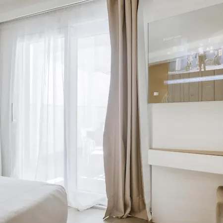 Hotiday Apartahotel 4*