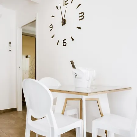 Hotiday Apartahotel 4*