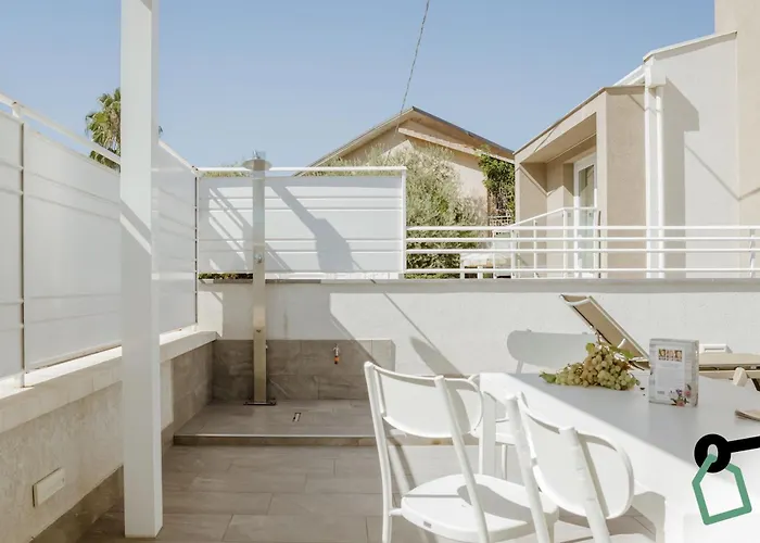 Ξενοδοχείο με διαμερίσματα Hotiday 4*