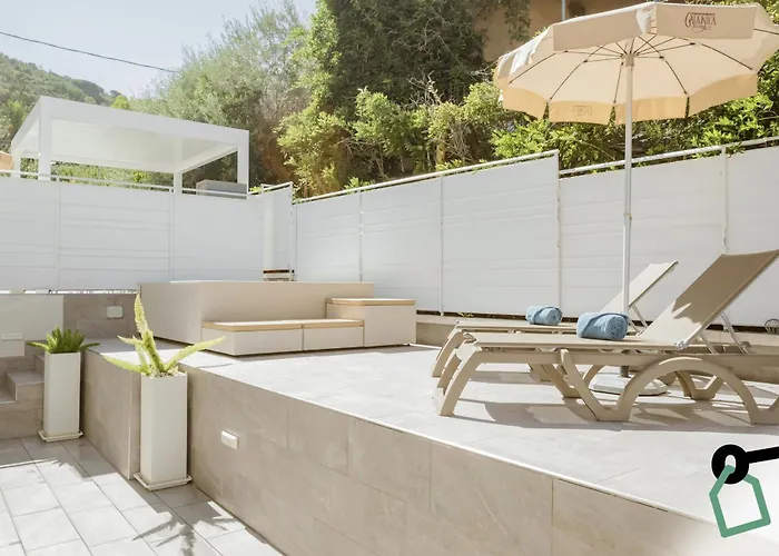 Ξενοδοχείο με διαμερίσματα Hotiday 4*